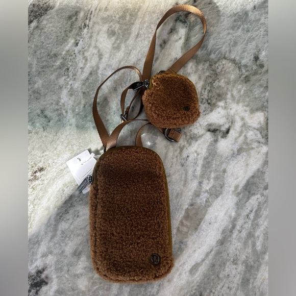 Lululemon MODULAR PHONE CROSSBODY BAG *FLEECE/Fuzzy.NWT - Picture 3 of 6